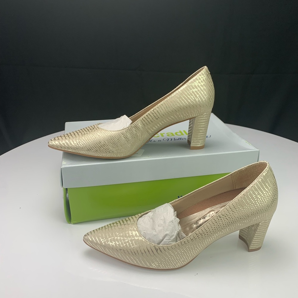 Walking Cradles Samantha Women's Pump - Picture 2 of 7